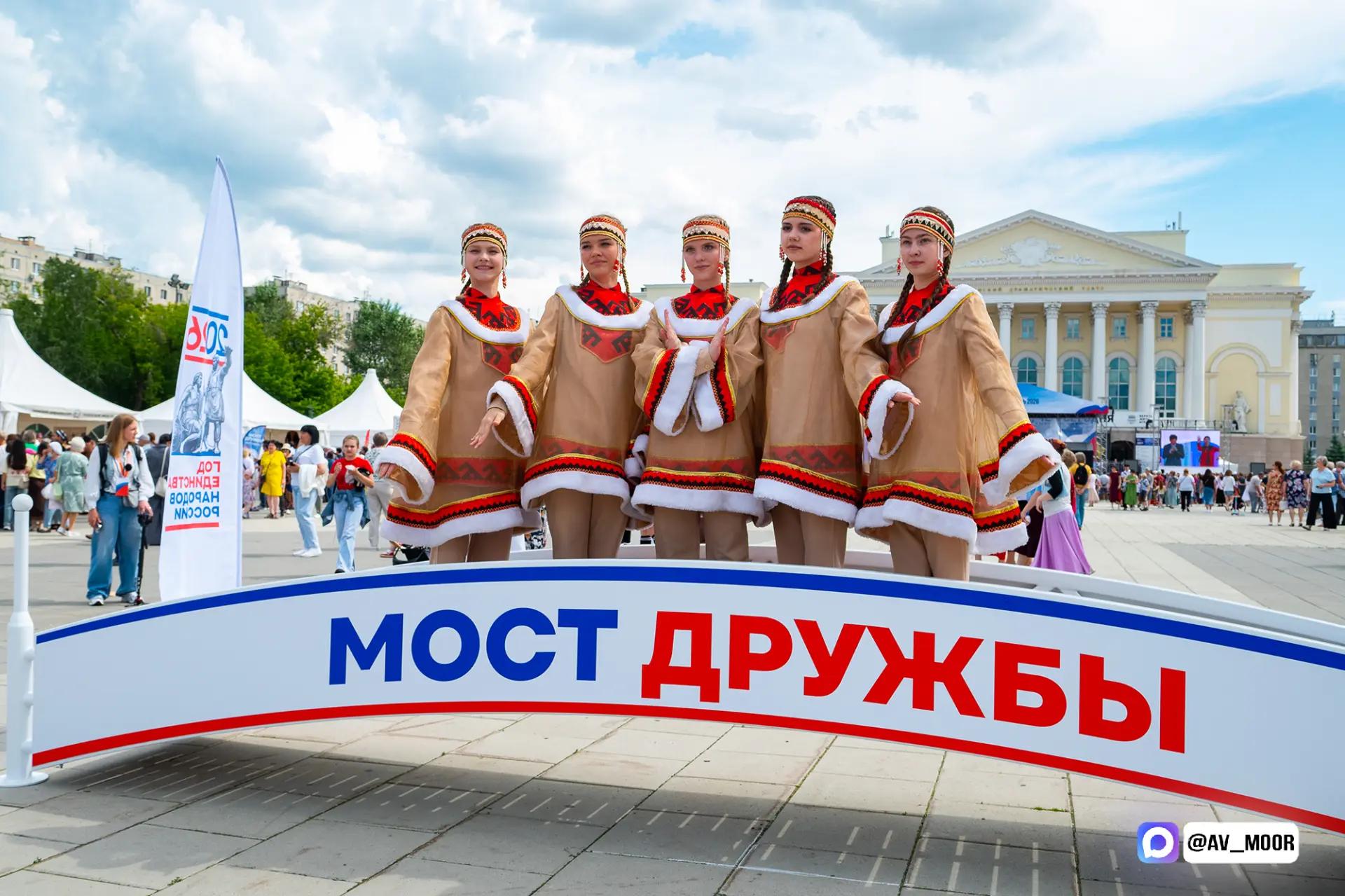 В сердце Тюмени, на площади 400-летия, состоялся XXXI областной фестиваль национальных культур «Мост дружбы». 